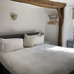 Snooty Fox Szálloda