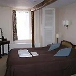 Snooty Fox Szálloda 3*