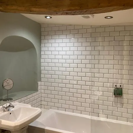Snooty Fox Hotel 3*