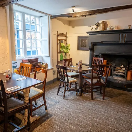 Snooty Fox Hotel