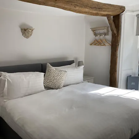 Snooty Fox Hotel